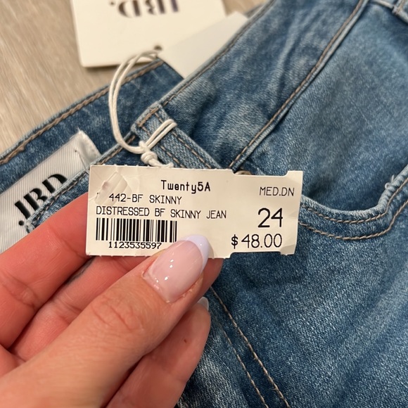 JBD Distressed Boyfriend Skinny Jeans - Picture 6 of 9